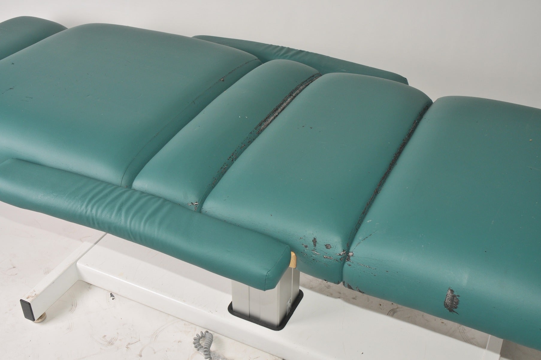 Earthlite Power Adjustable Massage Table Chair w Foot Switch Tattoo Office