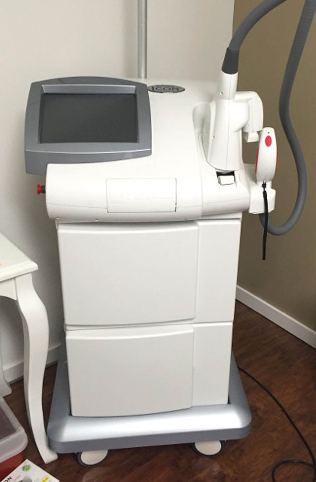2013 Cynosure Palomar ICON Laser System MaxR MaxG MaxYs HandPieces Max G R Ys