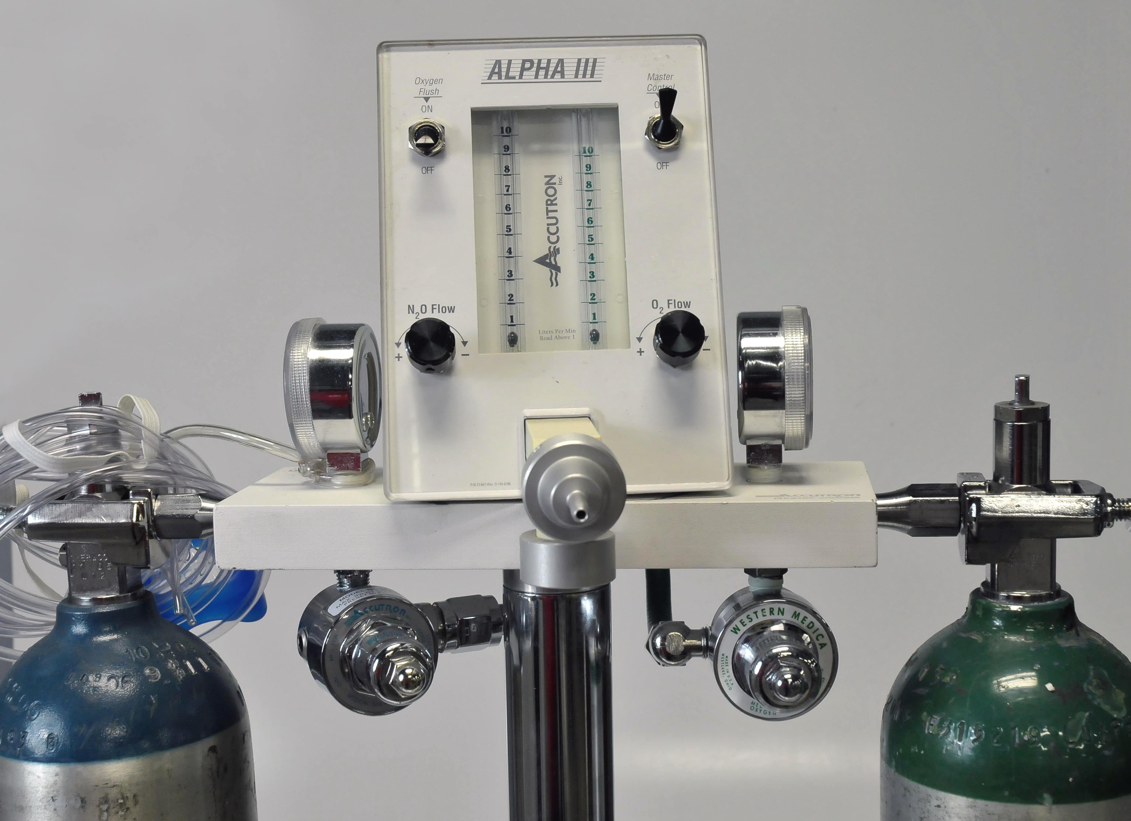 Accutron Alpha III Dental Nitrous Oxide Flowmeter 2 Tanks Mobile Stand Portable
