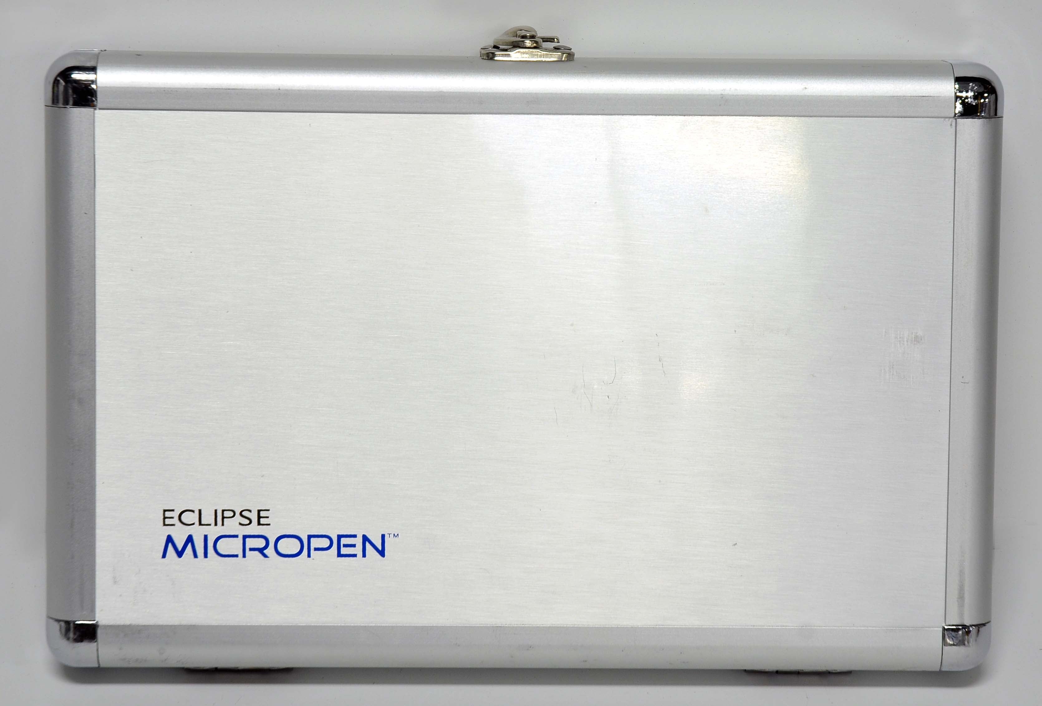 MicroPen Kit - Eclipse Aesthetics Silver MicroNeedling Pen - DEMO Micro - w/Case