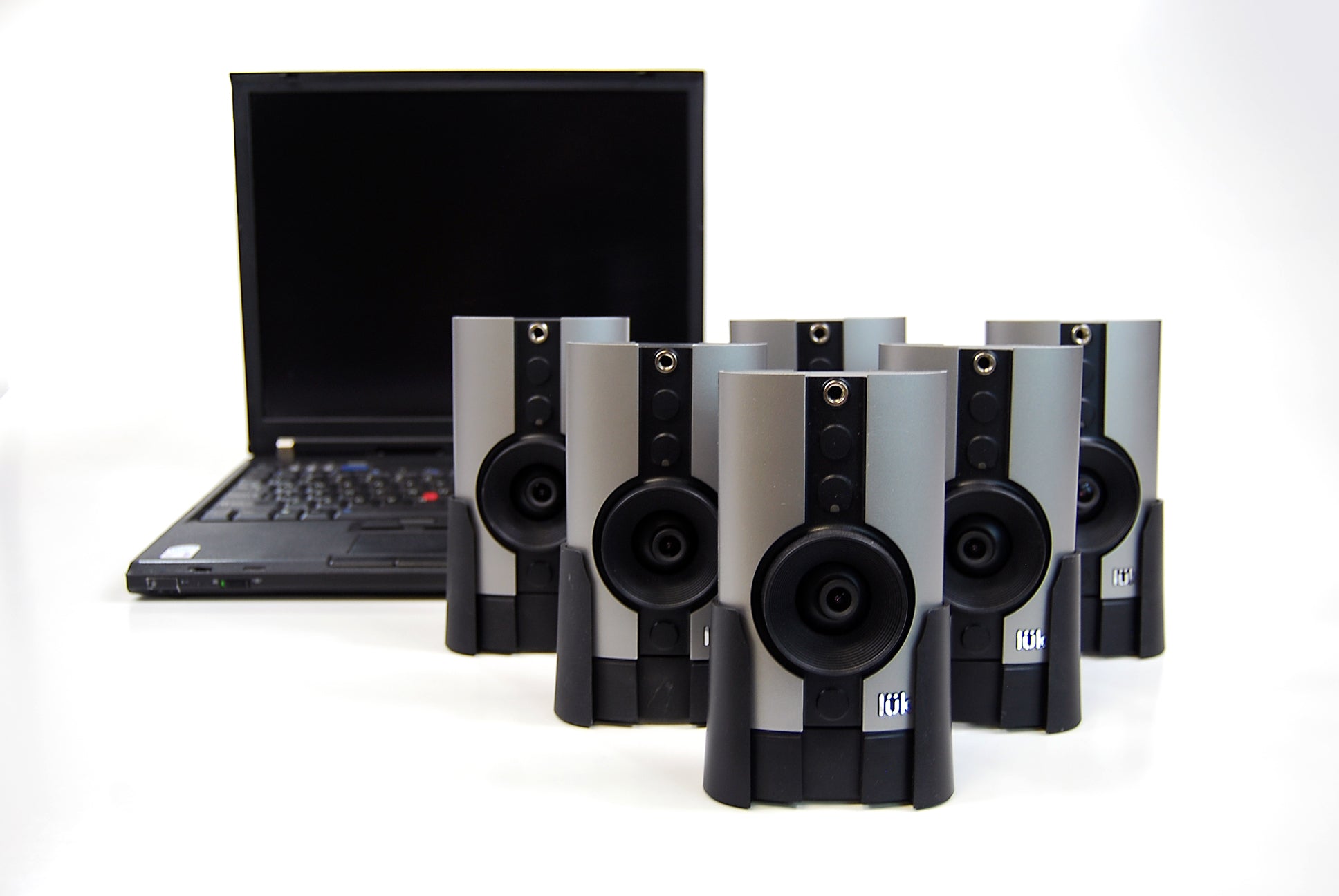 Logitech WiLife Indoor Adjustable Security 6 Camera System 110i & Laptop
