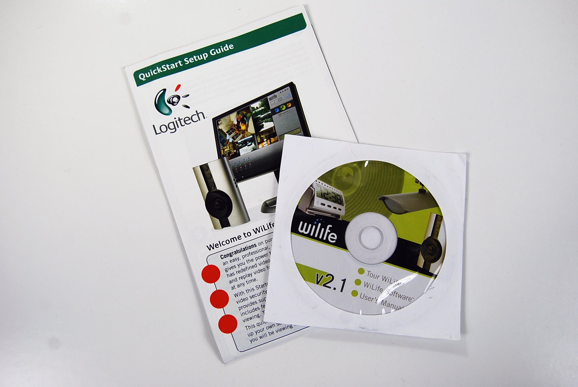 Logitech WiLife Indoor Adjustable Security 6 Camera System 110i & Laptop