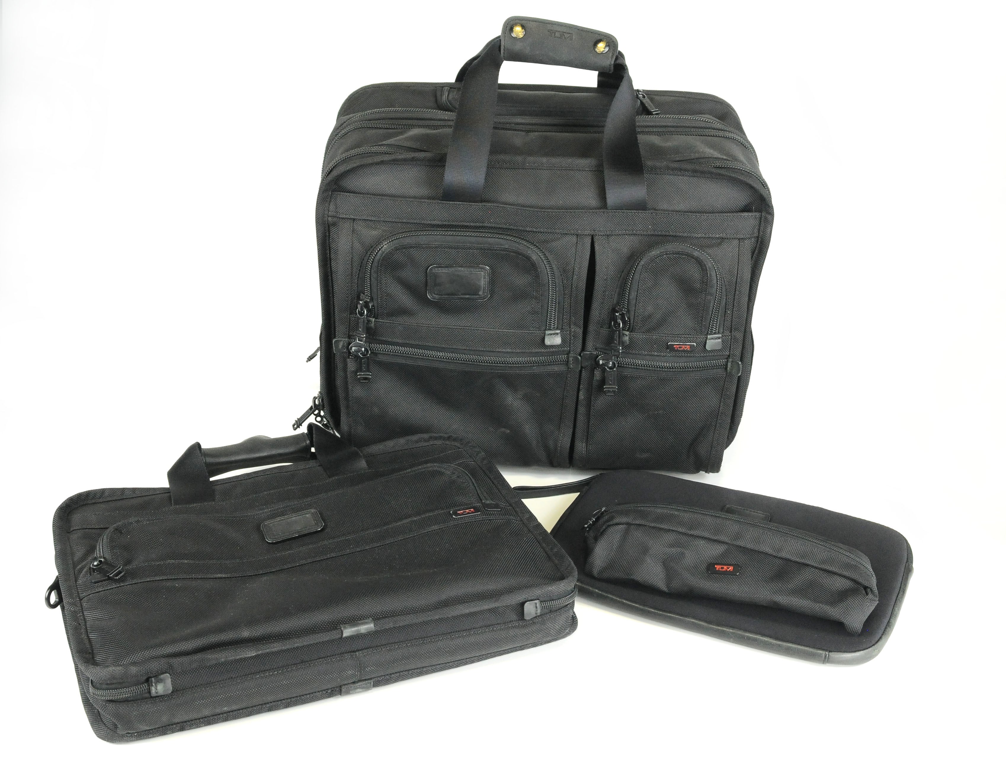 Tumi Black Short Trip Business Travel Wheeled Luggage Case Packing Bag Suitcase