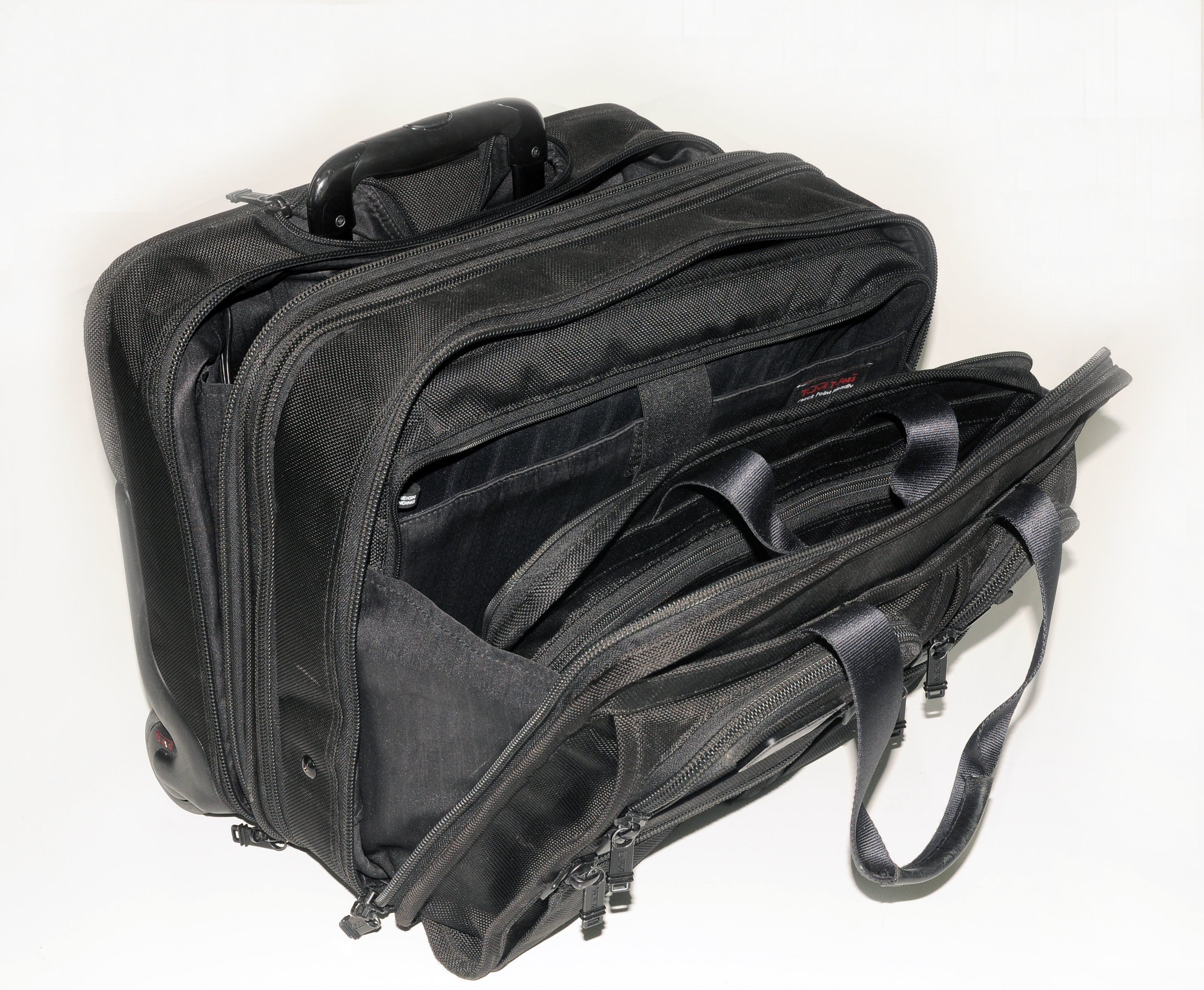 Tumi Black Short Trip Business Travel Wheeled Luggage Case Packing Bag Suitcase