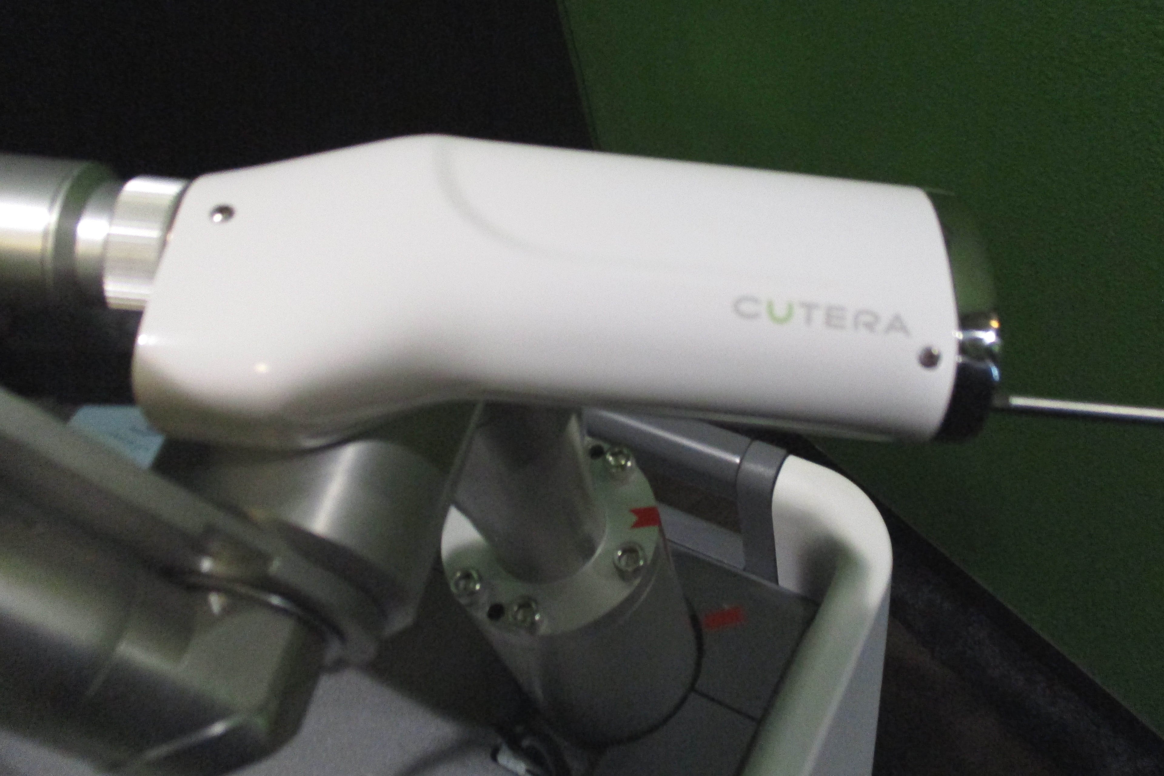 2016 Cutera EnLIGHTen Tattoo Removal Laser System 1064nm 532nm Nd:YAG Excellent!