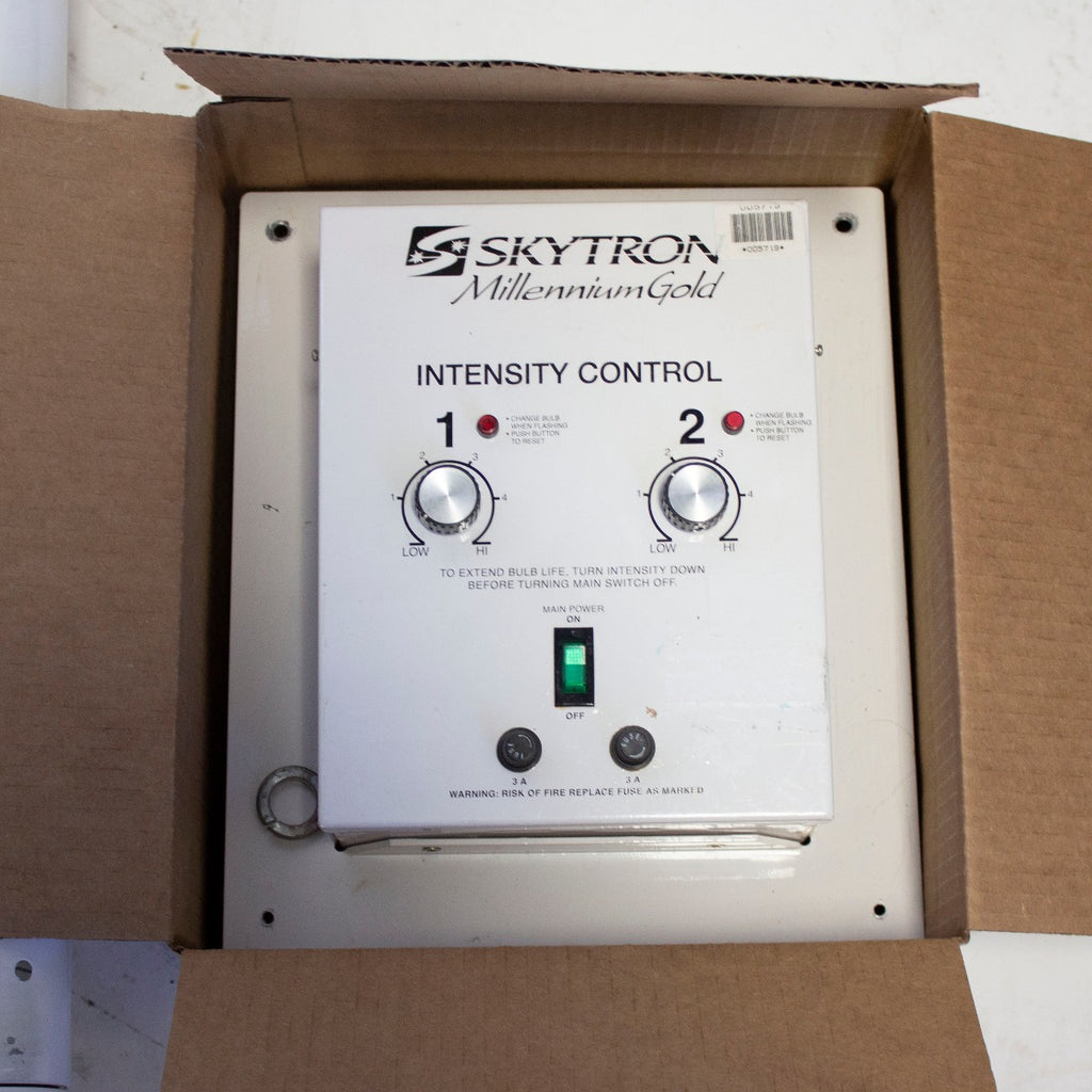 Skytron Millenium Gold ML24 Dual Head Clinical Surgical Light & Controller AS IS