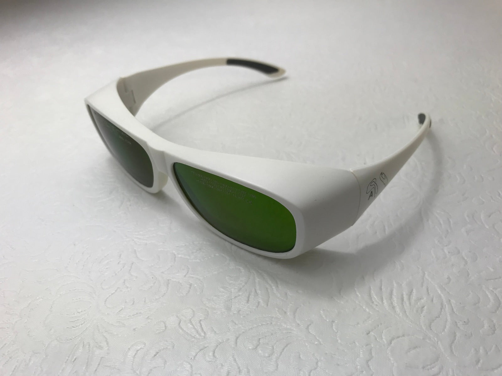 Cutera Laser Operator Eye Wear NdYAG 1064 Safety Glasses 770-1100nm Chipped