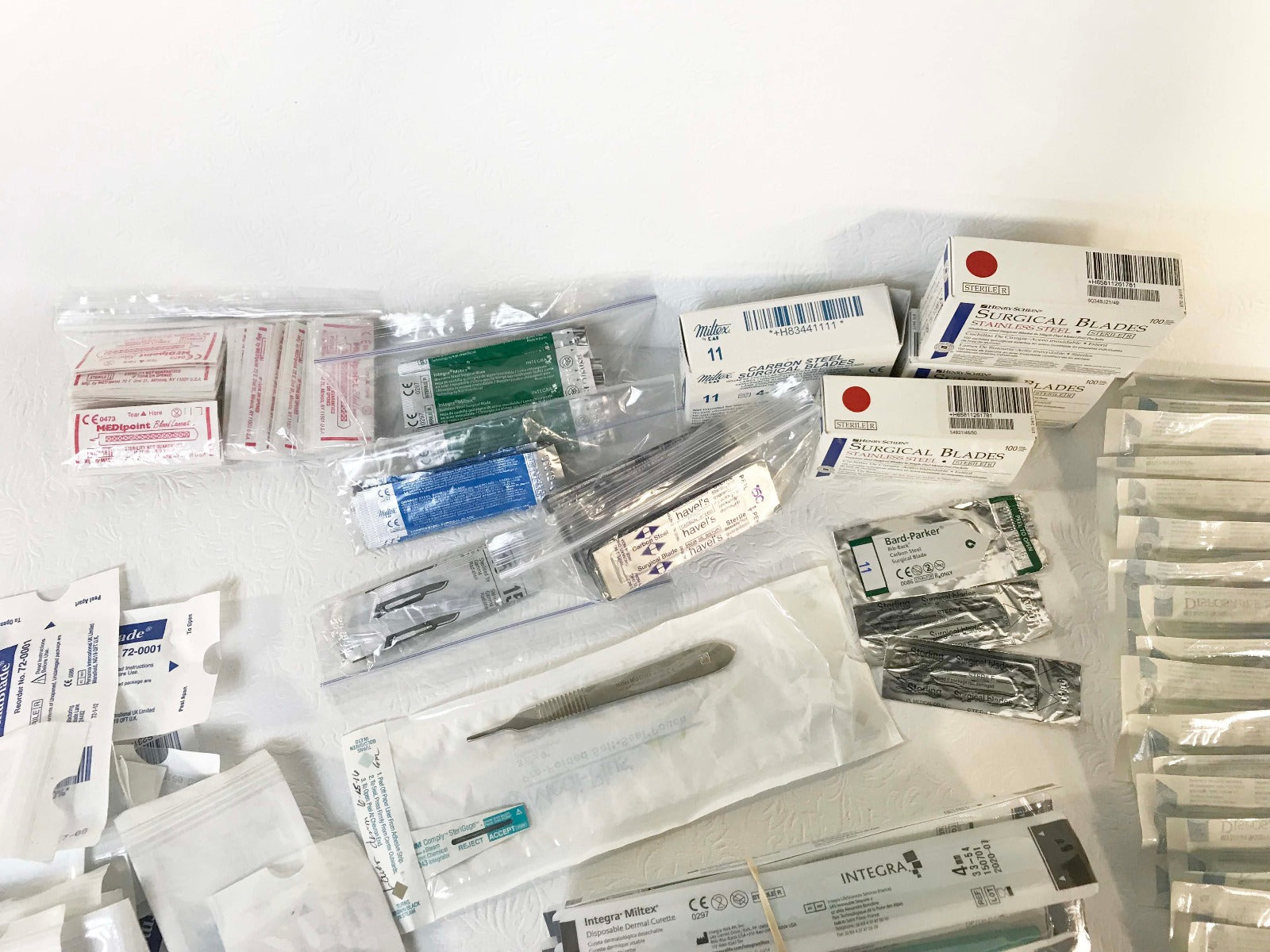 Lot of ~640 Surgical Blades Dermal Curettes Dermablade Biopsy Incision Excision