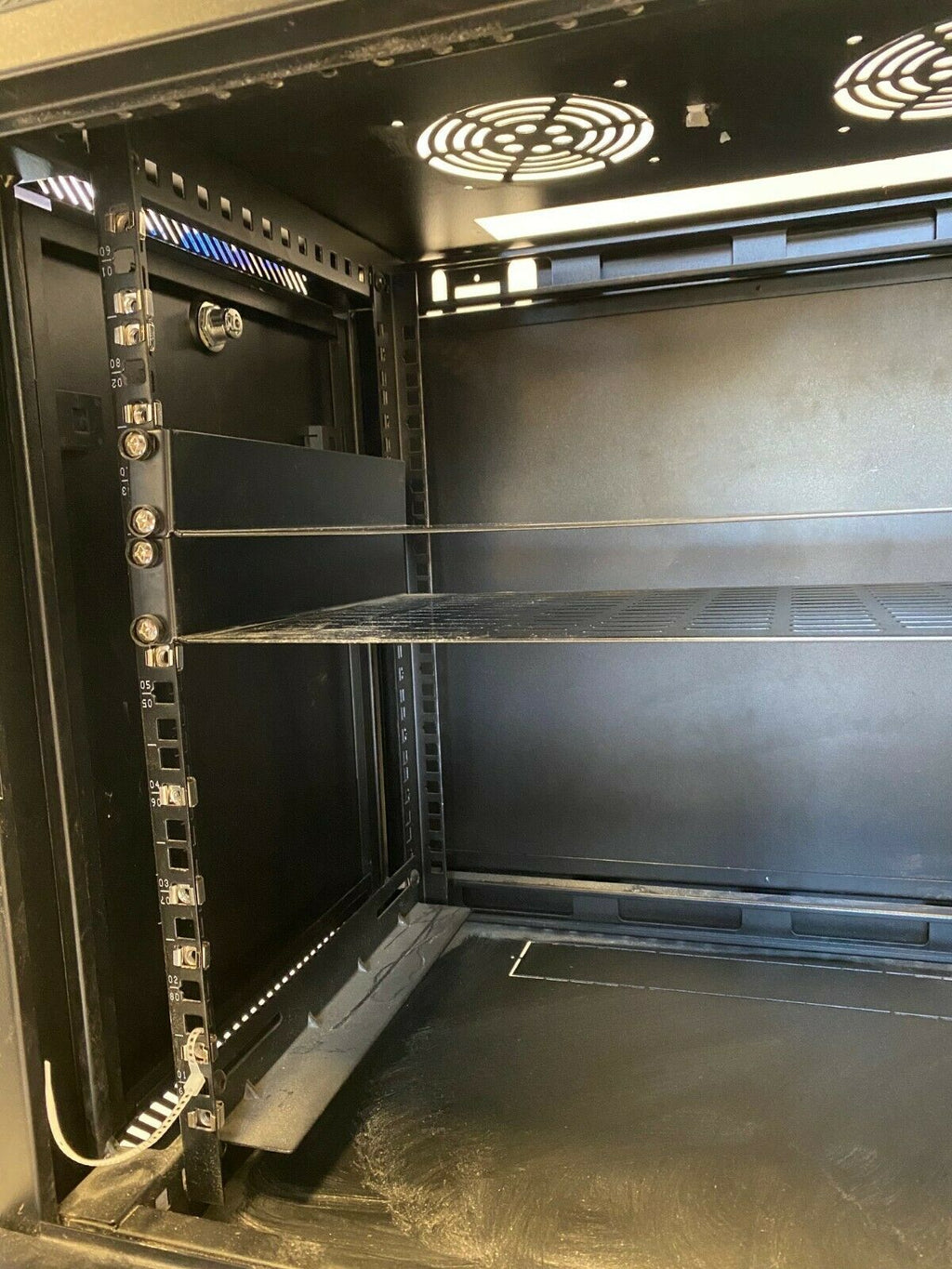 NavePoint 9U 600mm Depth Wallmount Networking Cabinet Black Used SOLD AS IS