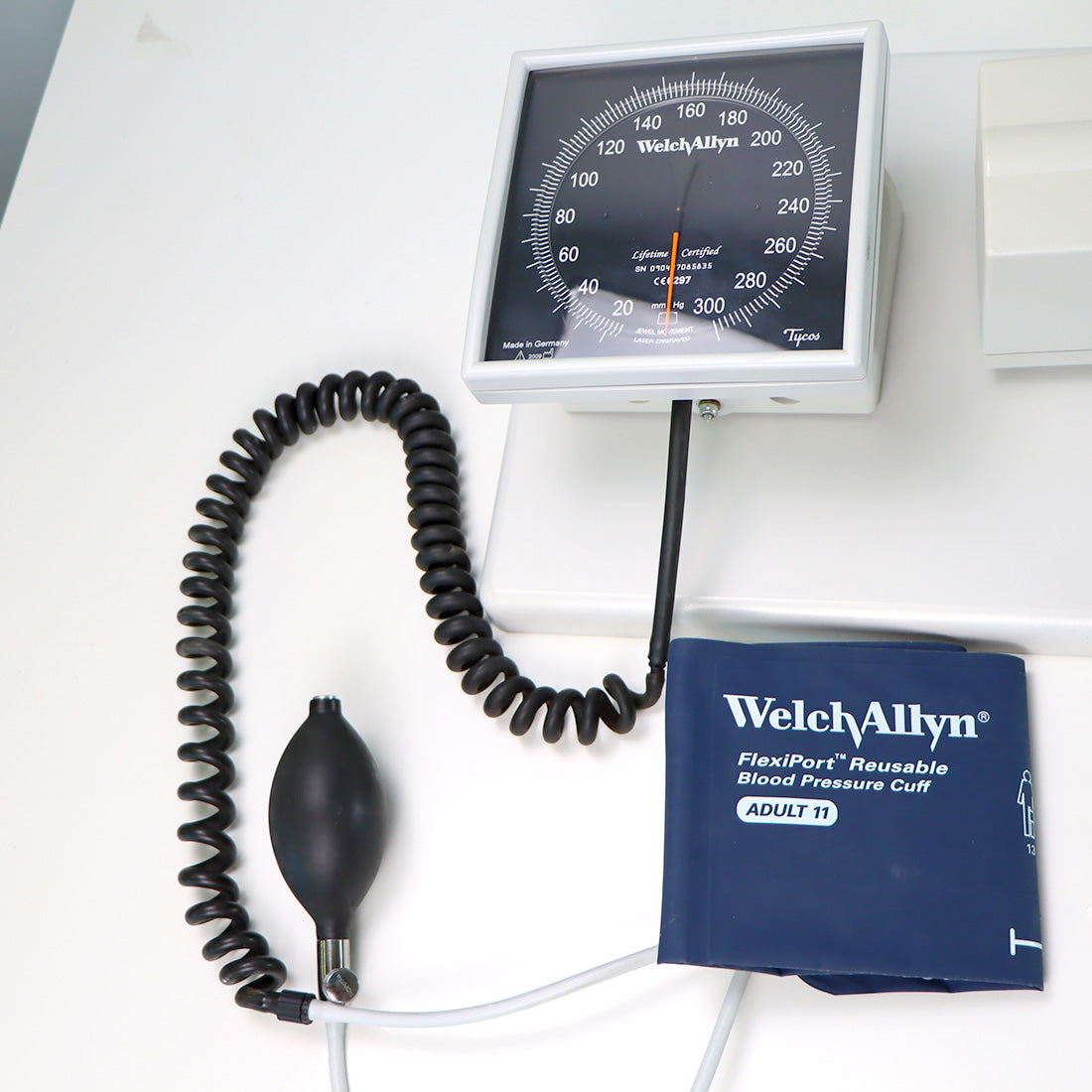 Welch Allyn Integrated Wall Diagnostic System Blood Pressure 2 Heads Specula Dispenser